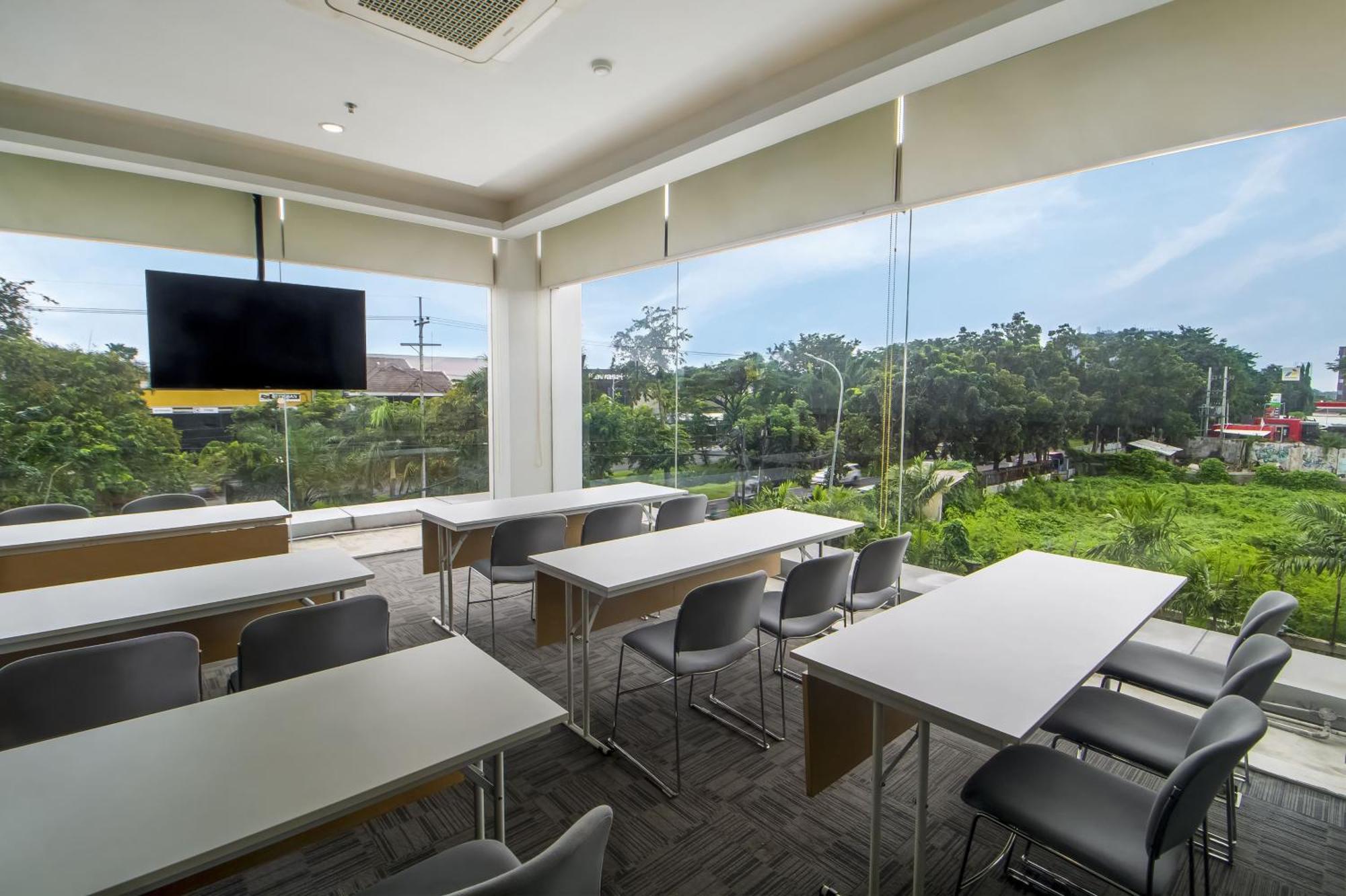 Cleo Hotel Jemursari Surabaia Exterior foto